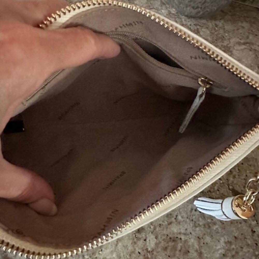 NWOT - Brahmin White Genuine Leather Wristlet With Tassel Pull Opening - Picture 8 of 15